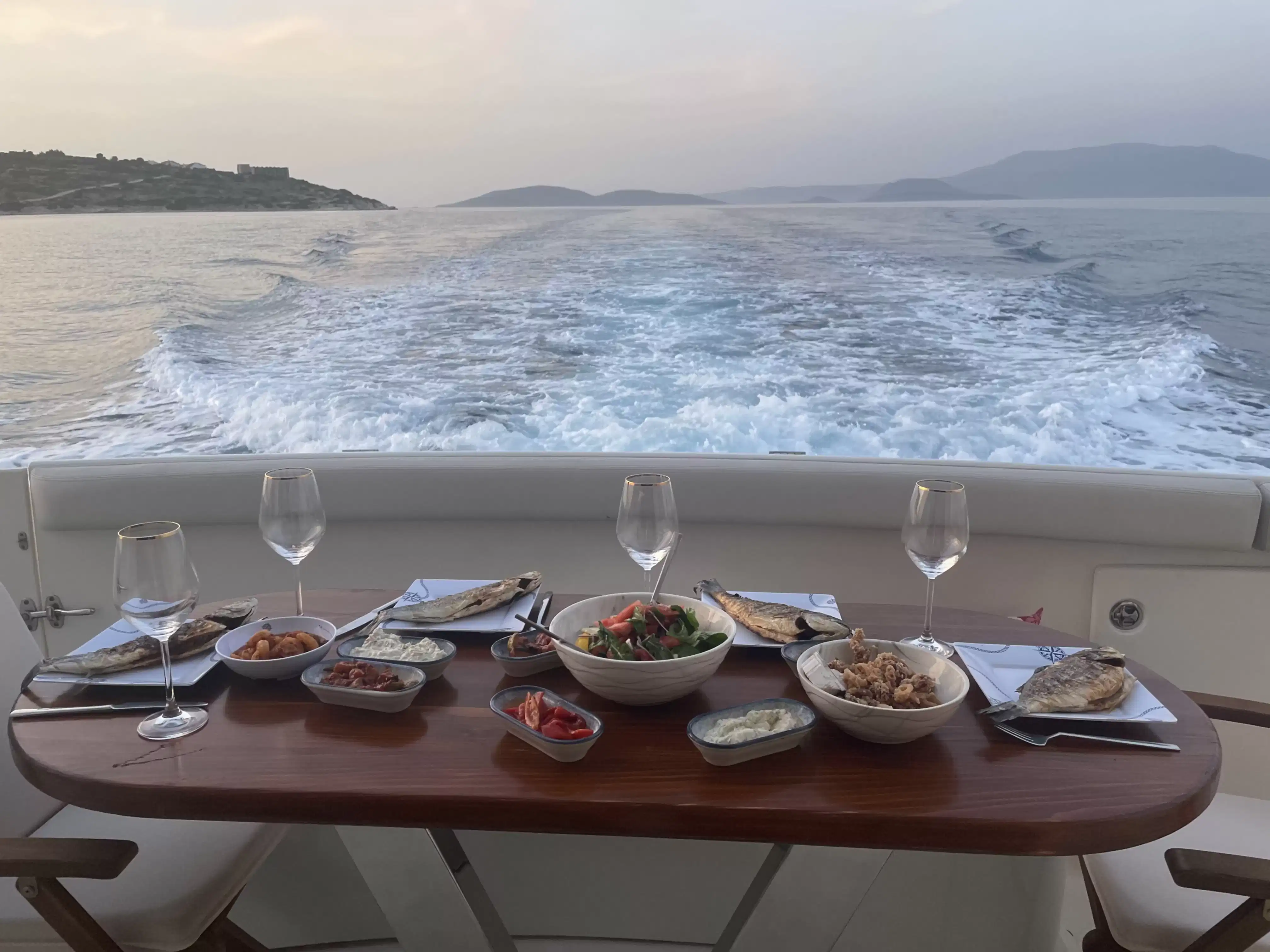 çeşme yat kiralama 56